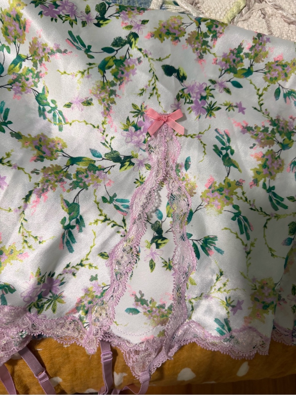 Victoria's Secret Ivory Floral Satin Slip with Pink Lace Trim 2000s Vintage M - Picture 10 of 10